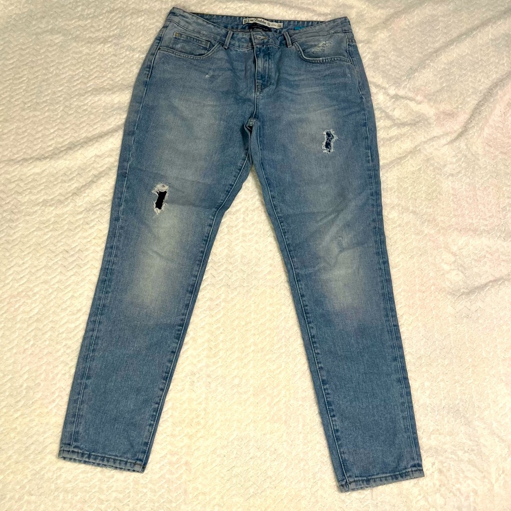 Zara Premium Wash Trafaluc Distressed Denim light Wash Jeans Women's Size 10